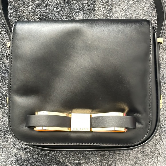 NWOT Ted Baker Beesome Slim Bow
Mid crossbody handbag,  8"x7.5"x2.25" BLACK - Picture 3 of 14